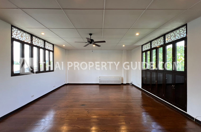 House with Private Pool in Sukhumvit 